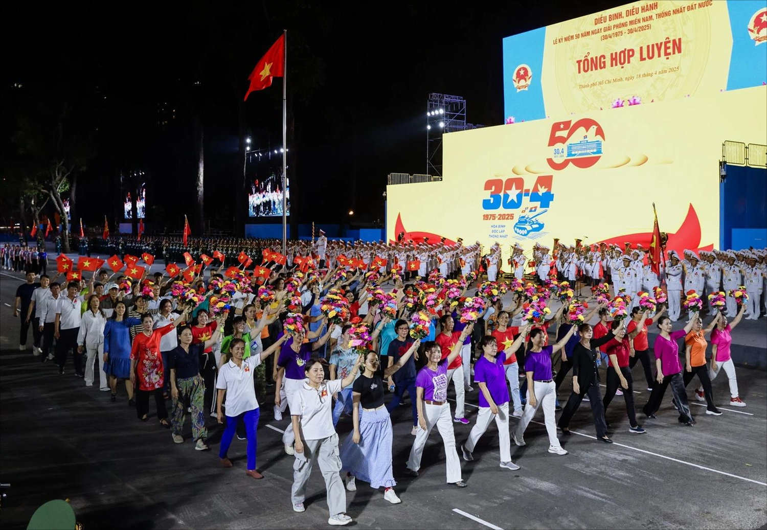 Các khối báo chí và truyền thông, công nhân, nông dân, Mặt trận Tổ quốc Việt Nam, phụ nữ, trí thức, đồng bào Việt Nam ở nước ngoài, khối tôn vinh các Anh hùng lực lượng vũ trang nhân dân, Anh hùng lao động và nhân chứng lịch sử tiêu biểu, khối Cựu thanh niên xung phong, thiếu nhi và thanh niên, doanh nhân và cựu chiến binh.