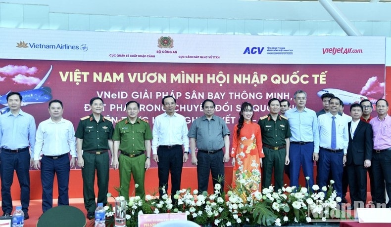 Thủ tướng Phạm Minh Chính và các đồng chí lãnh đạo tham dự Lễ công bố. (Ảnh: THANH GIANG)