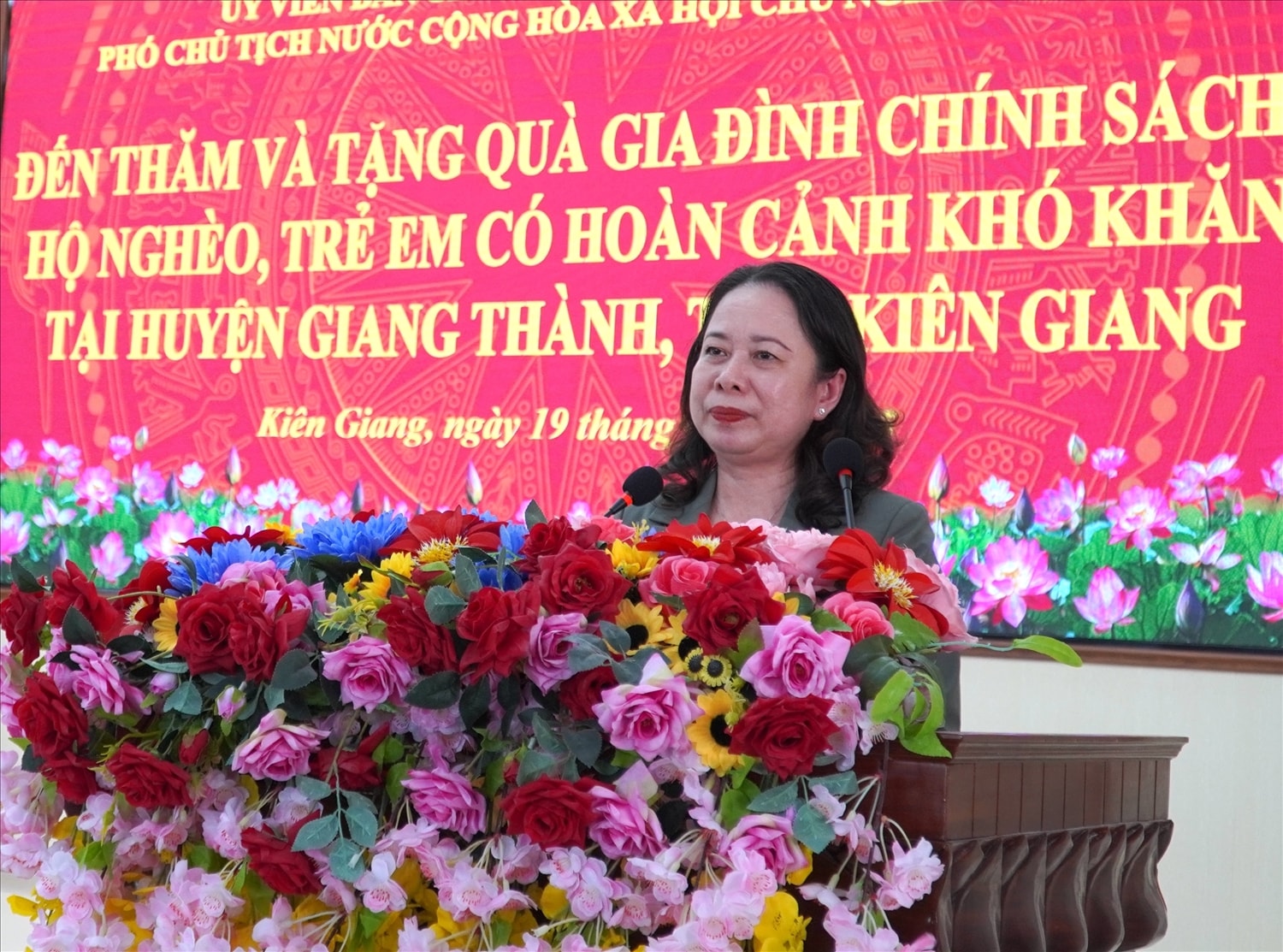 Uỷ viên Ban Chấp hành Trung ương Đảng, Phó Chủ tịch nước Võ Thị Ánh Xuân phát biểu tại buổi thăm và tặng quà các đối tượng chính sách trên địa bàn huyện Giang Thành ( Kiên Giang)