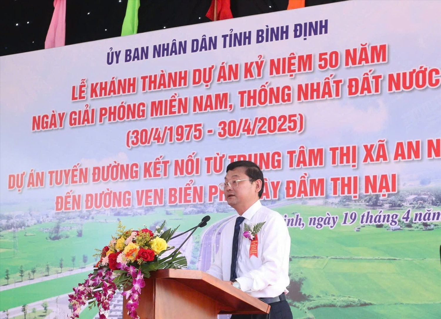 Ông Nguyễn Tự Công Hoàng, Phó Chủ tịch UBND tỉnh Bình Định phát biểu tại Lễ Khánh thành tuyến đường kết nối trung tâm thị xã An Nhơn đến ven đầm Thị Nại