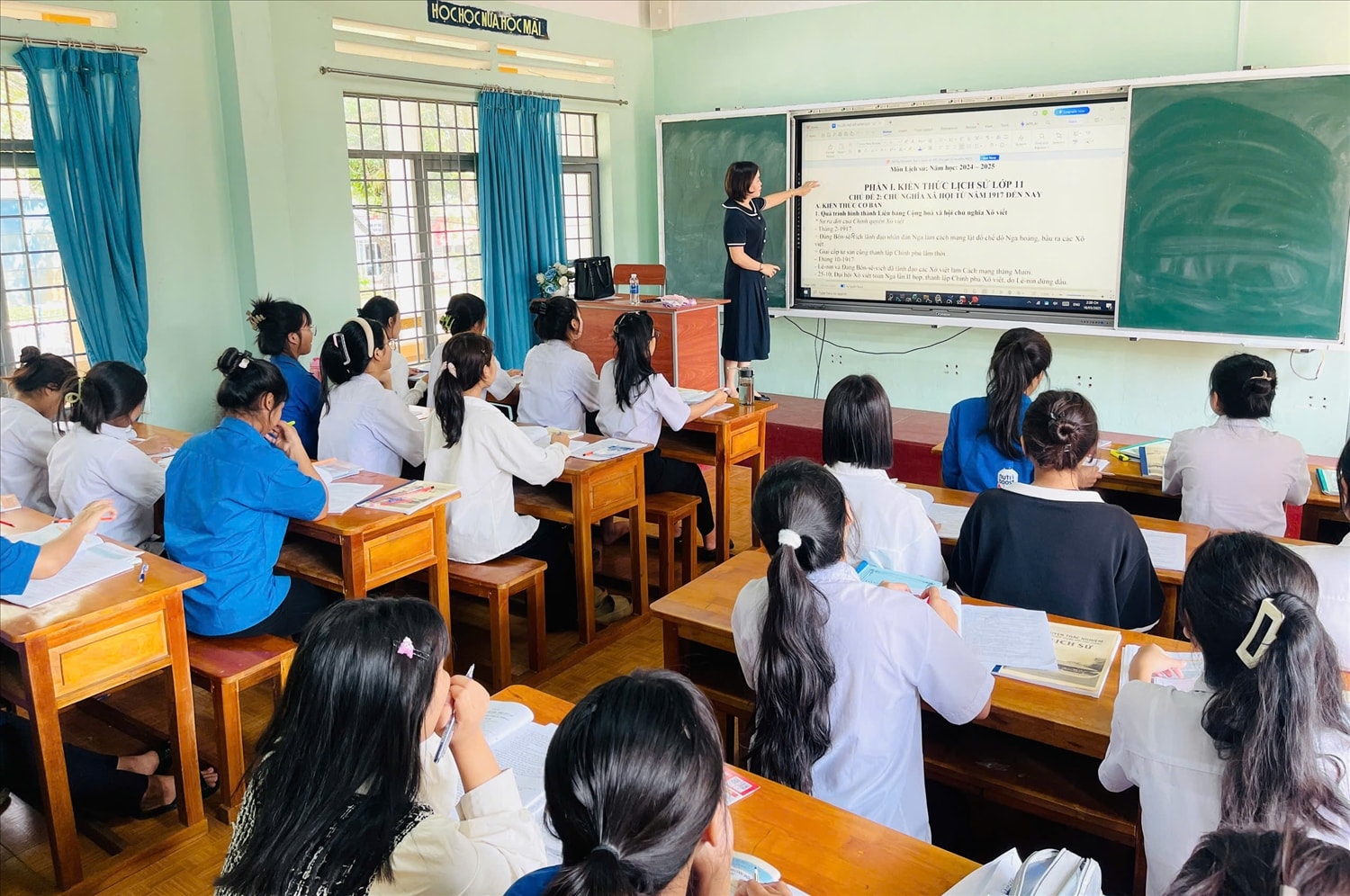 Trường Phổ thông Dân tộc nội trú tỉnh Gia Lai thực hiện kế hoạch ôn tập thi tốt nghiệp THPT từng môn học với thời gian và số tiết phù hợp