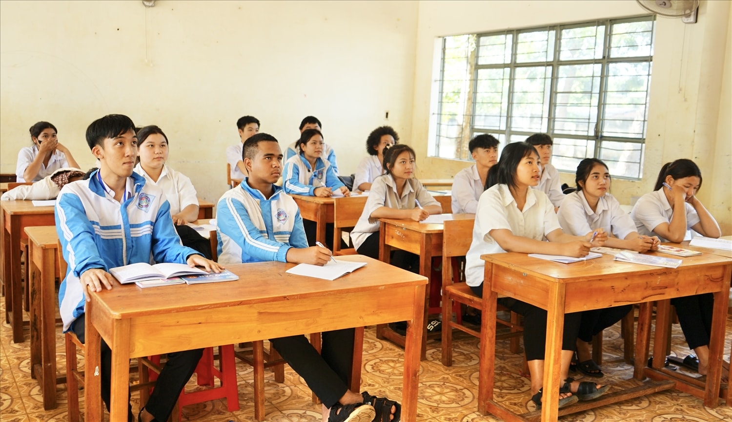 Các trường học đang tích cực chuẩn bị đầy đủ điều kiện, kiến thức, tâm thế cho học sinh vững tin vượt vũ môn