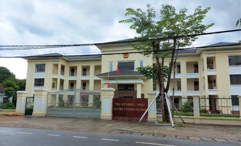 Nghệ An đang tiến hành rà soát, lên phương án xử lí tài sản nhà, đất dôi dư - Trong ảnh: Trụ sở làm việc HĐND, UBND huyện Tương Dương Nghệ An đang tiến hành rà soát, lên phương án xử lí tài sản nhà, đất dôi dư - Trong ảnh: Trụ sở làm việc HĐND, UBND huyện Tương Dương