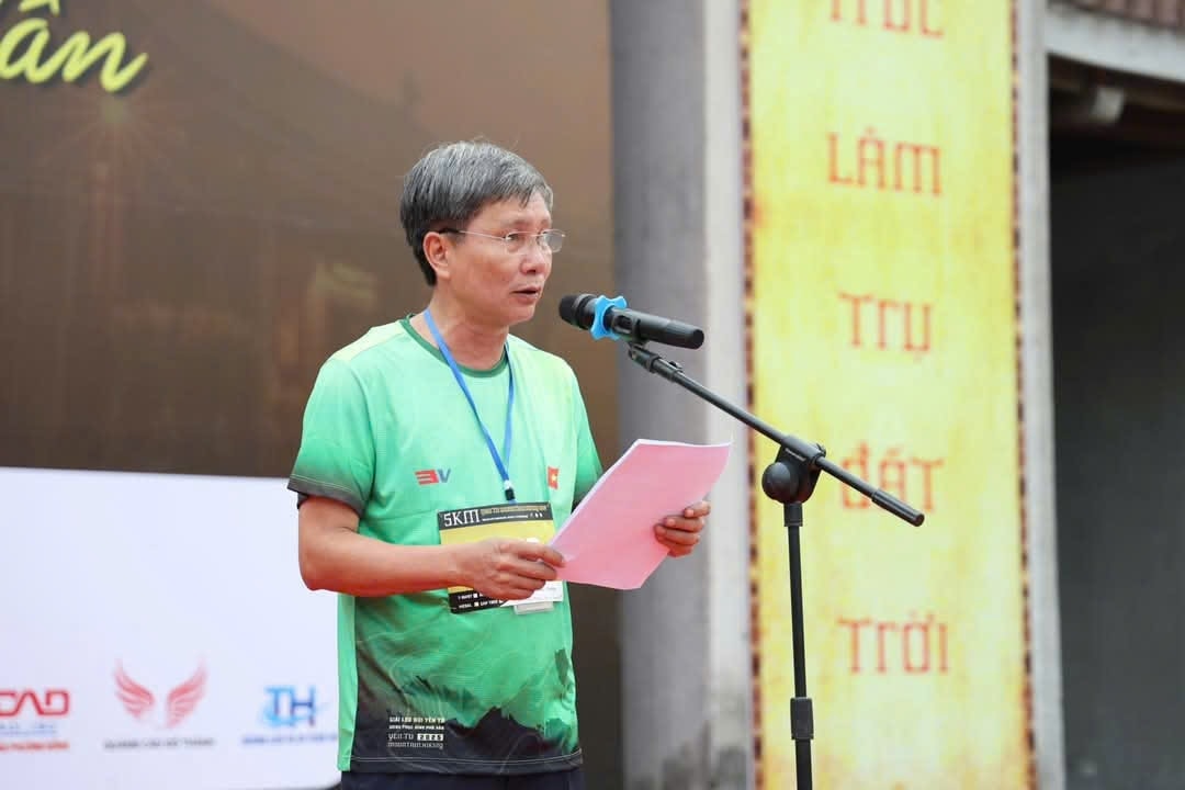 Phó Chủ tịch Thường trực UBND thành phố Uông Bí, Trưởng Ban tổ chức Giải leo núi Yên Tử Nguyễn Văn Thành phát biểu tại lễ khai mạc Phó Chủ tịch Thường trực UBND thành phố Uông Bí, Trưởng Ban tổ chức Giải leo núi Yên Tử Nguyễn Văn Thành phát biểu tại lễ khai mạc