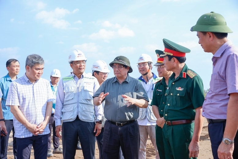 Trong giai đoạn tới, Thủ tướng yêu cầu các cơ quan khẩn trương chuẩn bị đầu tư giai đoạn 2 các dự án cao tốc tại ĐBSCL từ 2026-2030 - Ảnh: VGP/Nhật Bắc Trong giai đoạn tới, Thủ tướng yêu cầu các cơ quan khẩn trương chuẩn bị đầu tư giai đoạn 2 các dự án cao tốc tại ĐBSCL từ 2026-2030 - Ảnh: VGP/Nhật Bắc