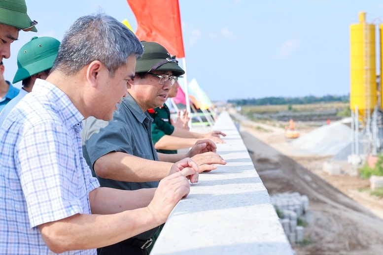 Đây là lần thứ 8 Thủ tướng kiểm tra công trường và làm việc về dự án cao tốc Cần Thơ – Cà Mau - Ảnh: VGP/Nhật Bắc Đây là lần thứ 8 Thủ tướng kiểm tra công trường và làm việc về dự án cao tốc Cần Thơ – Cà Mau - Ảnh: VGP/Nhật Bắc