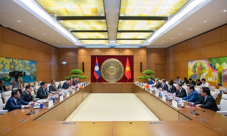 Phó Chủ tịch Quốc hội Trần Quang Phương hội đàm với Phó Chủ tịch Quốc hội Lào Suvon Luongbunmi - Ảnh: Quochoi.vn Phó Chủ tịch Quốc hội Trần Quang Phương hội đàm với Phó Chủ tịch Quốc hội Lào Suvon Luongbunmi - Ảnh: Quochoi.vn