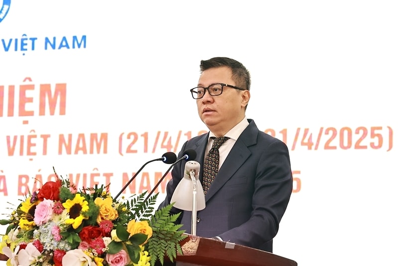 Chủ tịch Hội Nhà báo Việt Nam Lê Quốc Minh đọc diễn văn tại Lễ kỷ niệm. Chủ tịch Hội Nhà báo Việt Nam Lê Quốc Minh đọc diễn văn tại Lễ kỷ niệm.