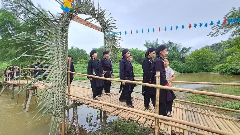 Tháng Ba, mời bạn về 