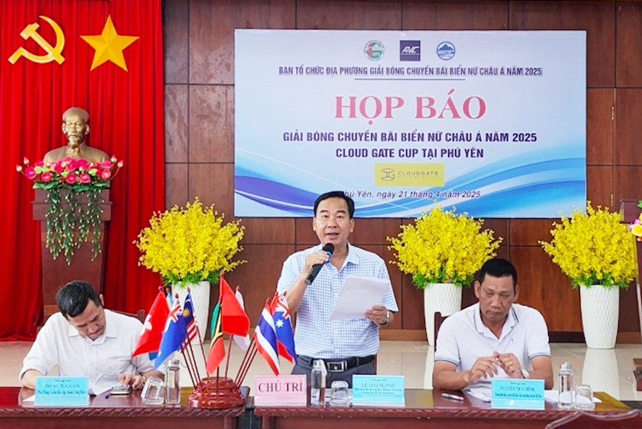 Ông Lê Hoàng Phú - Phó Giám đốc Sở Văn hóa, Thể thao và Du lịch tỉnh Phú Yên phát biểu tại buổi họp báo Ông Lê Hoàng Phú - Phó Giám đốc Sở Văn hóa, Thể thao và Du lịch tỉnh Phú Yên phát biểu tại buổi họp báo