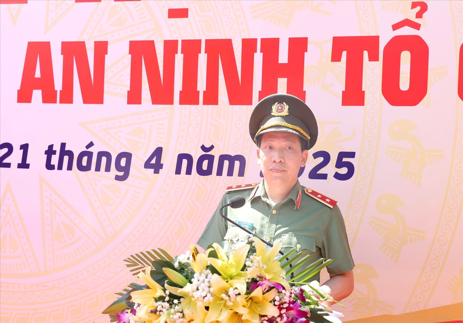Trung tướng Lê Văn Tuyến, Ủy viên Ban Thường vụ Đảng ủy Công an Trung ương, Thứ trưởng Bộ Công an, Trưởng Ban chỉ đạo thực hiện phong trào toàn dân bảo vệ an ninh Tổ quốc Trung ương