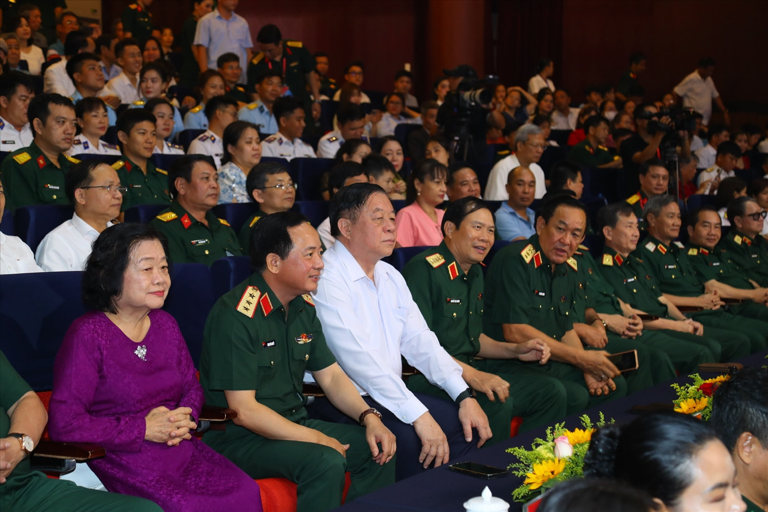 Các đại biểu tham dự Chương trình nghệ thuật đặc biệt giao hưởng thính phòng “Bài ca thống nhất”.