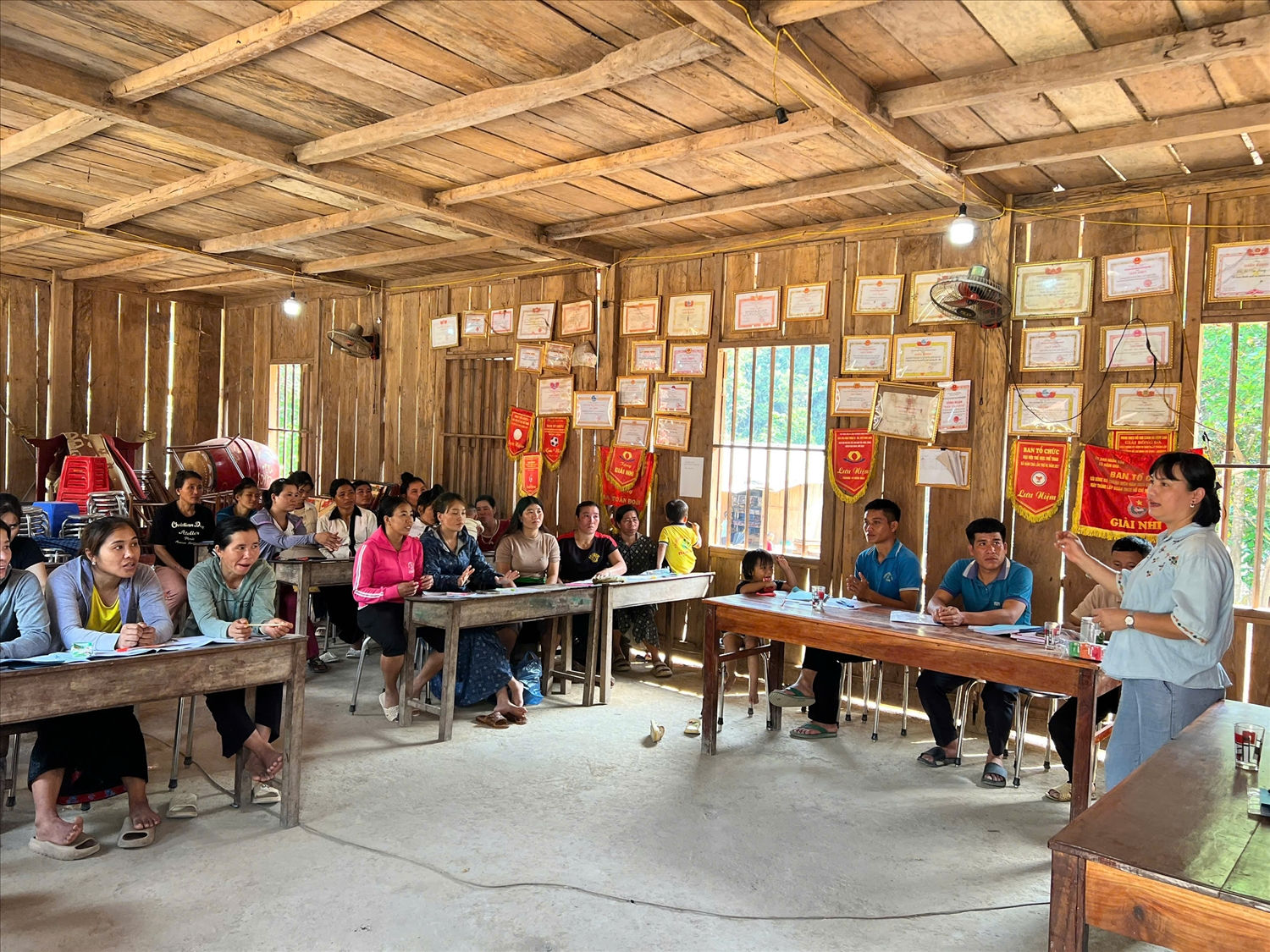 Lớp dạy tiếng dân tộc Cống theo hinh thức truyền khẩu tại bản Táng Ngá, xã Nậm Chà khai giảng ngày 12/4/2025, bế giảng ngày 21/4/2025 Lớp dạy tiếng dân tộc Cống theo hinh thức truyền khẩu tại bản Táng Ngá, xã Nậm Chà khai giảng ngày 12/4/2025, bế giảng ngày 21/4/2025