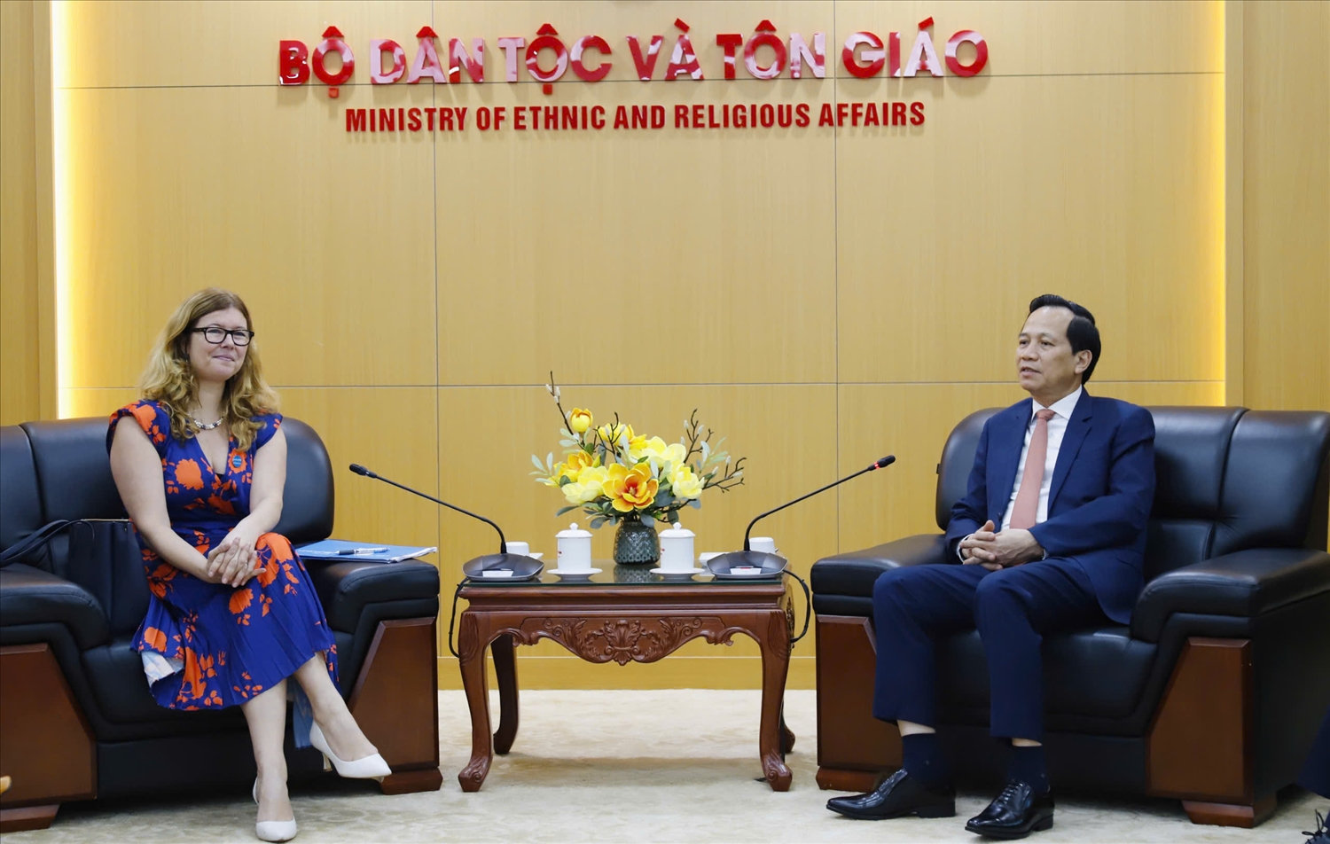 Bộ trưởng Bộ Dân tộc và Tôn giáo Đào Ngọc Dung tiếp xã giao bà Silvia Danailov, Trưởng Đại diện Quỹ Nhi đồng Liên Hợp quốc tại Việt Nam
