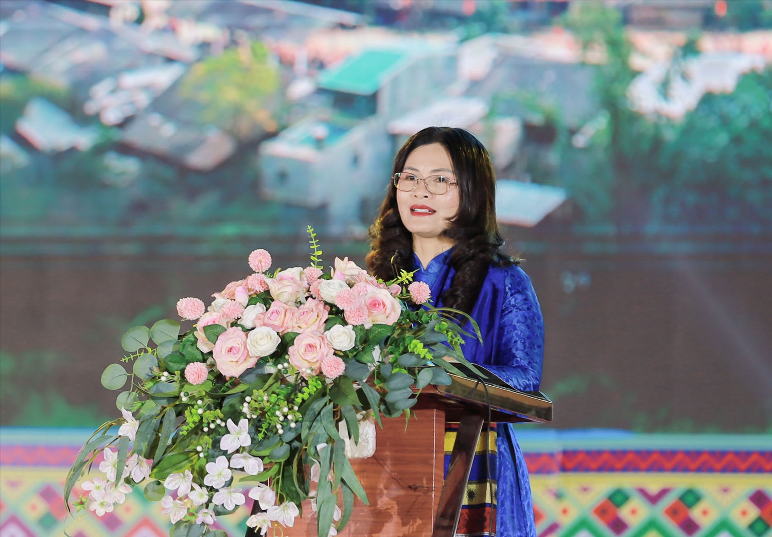 Phó Chủ tịch UBND tỉnh Hà Giang Vương Ngọc Hà phát biểu khai mạc Lễ hội Chợ Phong lưu Khâu Vai năm 2025