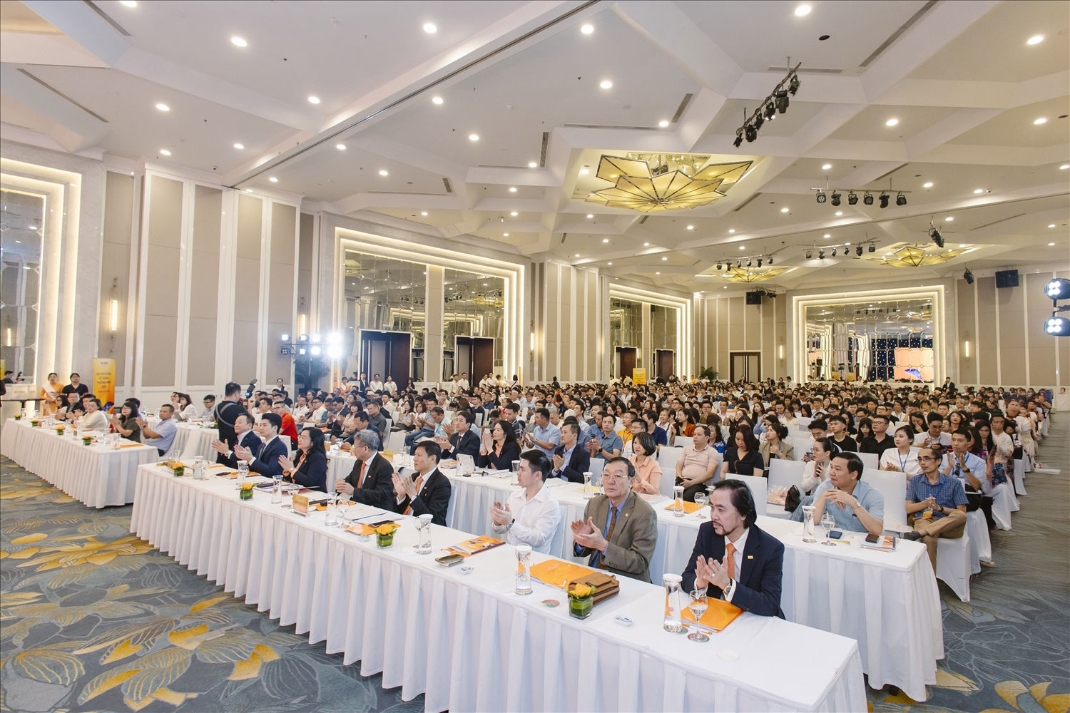 ĐHĐCĐ SHB: Bứt phá vươn tầm trong kỷ nguyên mới, kế hoạch lợi nhuận tăng 25%, cổ đông tin tưởng đồng hành 1