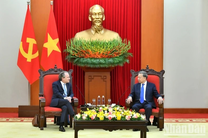 Tổng Bí thư Tô Lâm tiếp ông Daniel Rosen, Giám đốc điều hành Tập đoàn Rosen Partners (Hoa Kỳ). (Ảnh: ĐĂNG KHOA)
