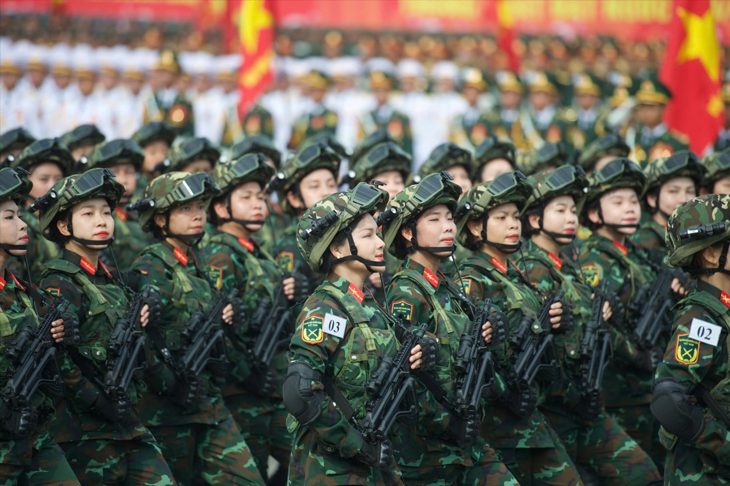 Kiêu hãnh trong bộ quân phục, Thiếu uý Lý Thị Kim Oanh (số 03) và đồng đội đang ngày đêm cố gắng, vượt khó để thực hiện nhiệm vụ A50 một cách xuất sắc Kiêu hãnh trong bộ quân phục, Thiếu uý Lý Thị Kim Oanh (số 03) và đồng đội đang ngày đêm cố gắng, vượt khó để thực hiện nhiệm vụ A50 một cách xuất sắc