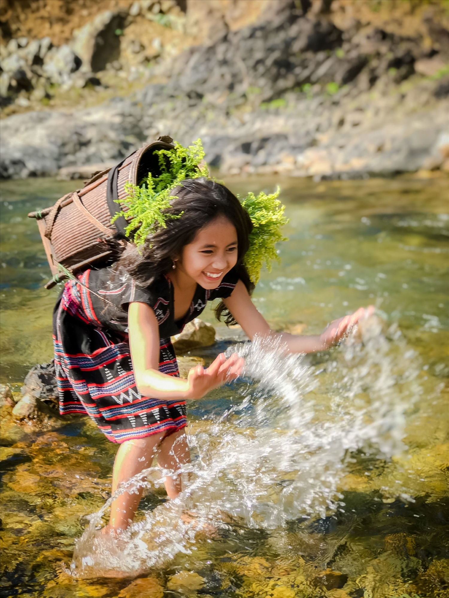 Cô bé Hồ Thị Khánh Huyền sở hữu vẻ đẹp trong trẻo, thánh thiện.