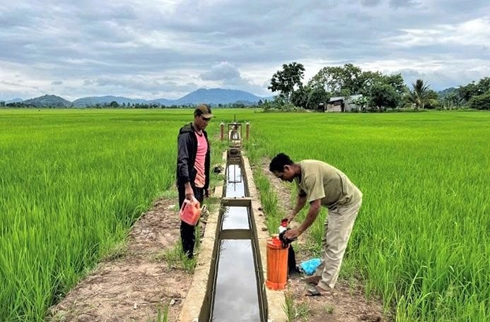 Công trình kiên cố hóa kênh mương thủy lợi buôn Juk (xã Đắk Liêng, huyện Lắk) từ nguồn vốn Chương trình MTQG 1719 giúp nâng cao năng suất lúa cho người dân (Ảnh minh họa). Công trình kiên cố hóa kênh mương thủy lợi buôn Juk (xã Đắk Liêng, huyện Lắk) từ nguồn vốn Chương trình MTQG 1719 giúp nâng cao năng suất lúa cho người dân (Ảnh minh họa).
