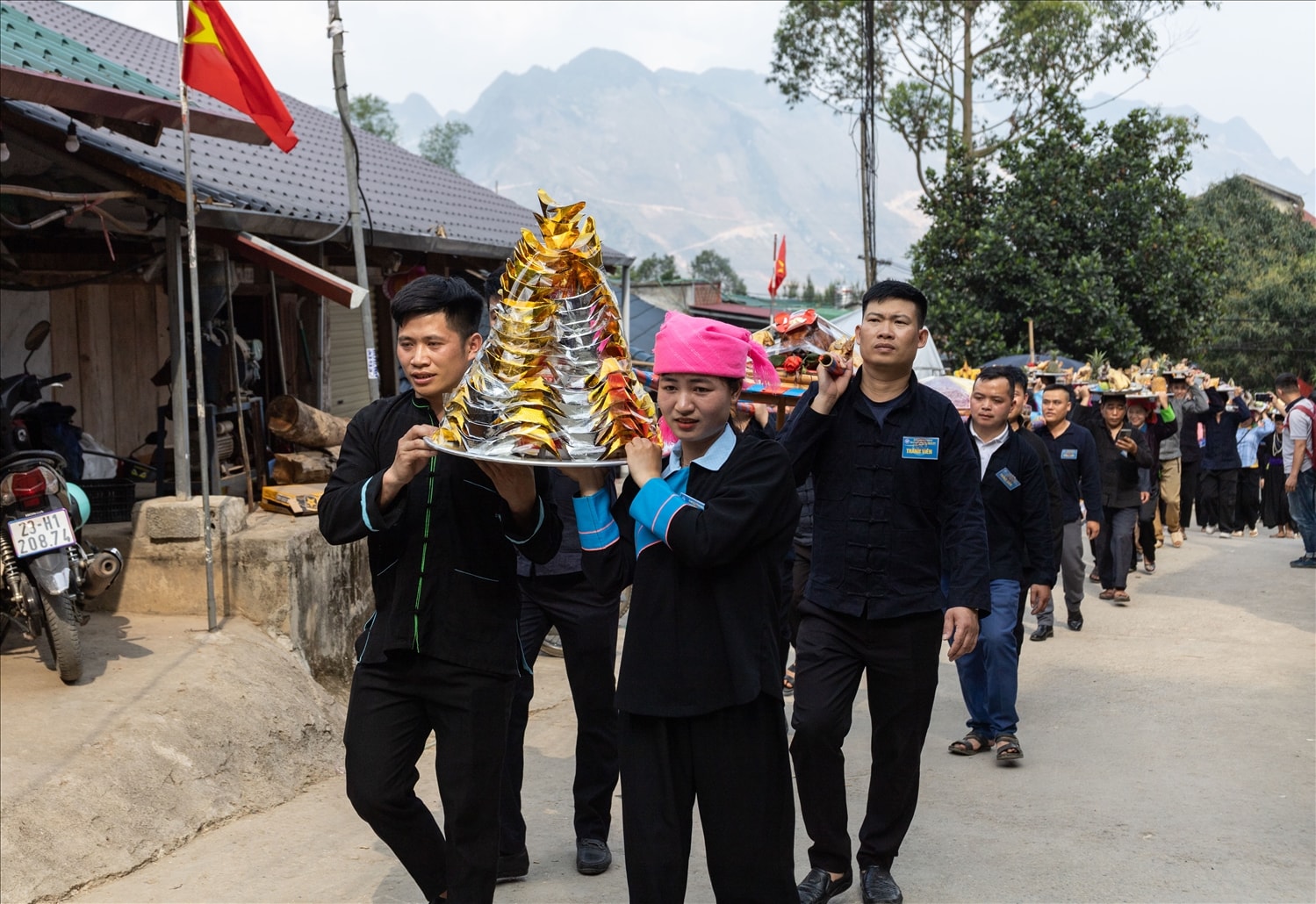 (ẢNH) Lễ dâng hương Miếu Ông, Miếu Bà - Dấu ấn tâm linh tại Lễ hội Chợ Phong lưu Khâu Vai 5