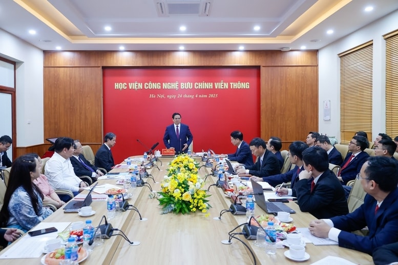 Định hướng thời gian tới, Thủ tướng nêu rõ, Học viện phải tiếp tục bám sát tình hình, dự báo xu thế, trên cơ sở đó đưa ra mục tiêu, nhiệm vụ, giải pháp phát triển phù hợp xu thế, yêu cầu phát triển, mong đợi của đất nước, của nhân dân - Ảnh: VGP/Nhật Bắc Định hướng thời gian tới, Thủ tướng nêu rõ, Học viện phải tiếp tục bám sát tình hình, dự báo xu thế, trên cơ sở đó đưa ra mục tiêu, nhiệm vụ, giải pháp phát triển phù hợp xu thế, yêu cầu phát triển, mong đợi của đất nước, của nhân dân - Ảnh: VGP/Nhật Bắc