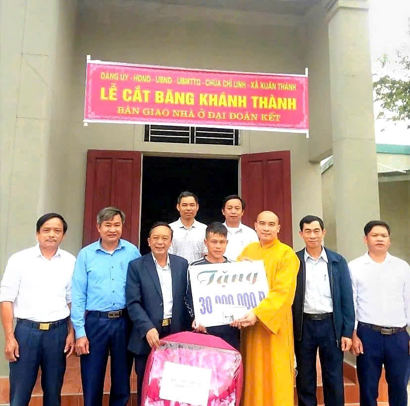 Hàng trăm căn nhà đại đoàn kết đã được nhà chùa phát tâm xây dựng