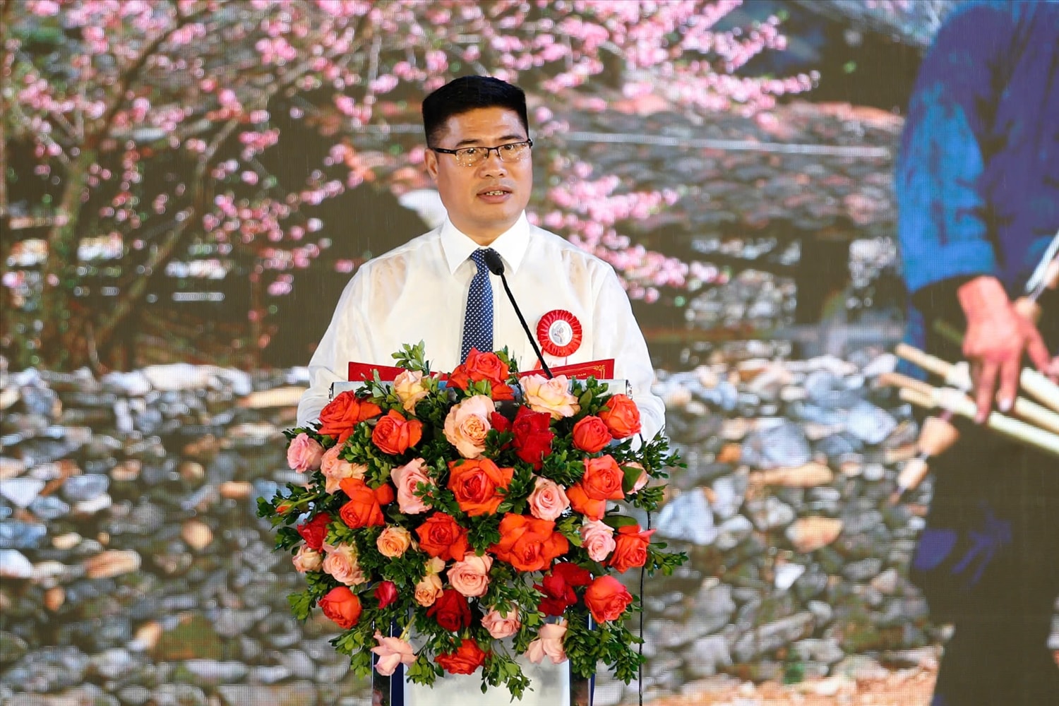 Chủ tịch UBND huyện Đồng Văn Đỗ Quốc Hương phát biểu khai mạc Lễ hội