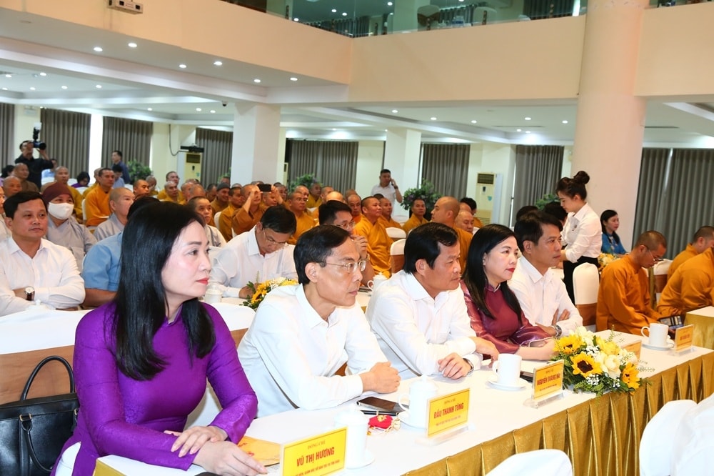 Các đại biểu dự buổi gặp mặt.