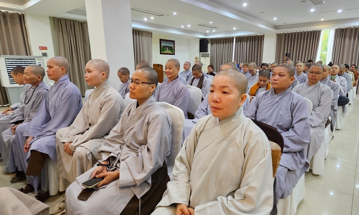 Nhiều tăng, ni đã tích cực tham gia công tác xã hội, giữ vai trò cốt cán trong các cơ quan mặt trận, đoàn thể.