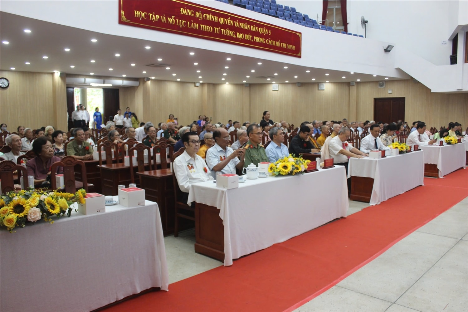 Các đại biểu tham dự họp mặt Các đại biểu tham dự họp mặt