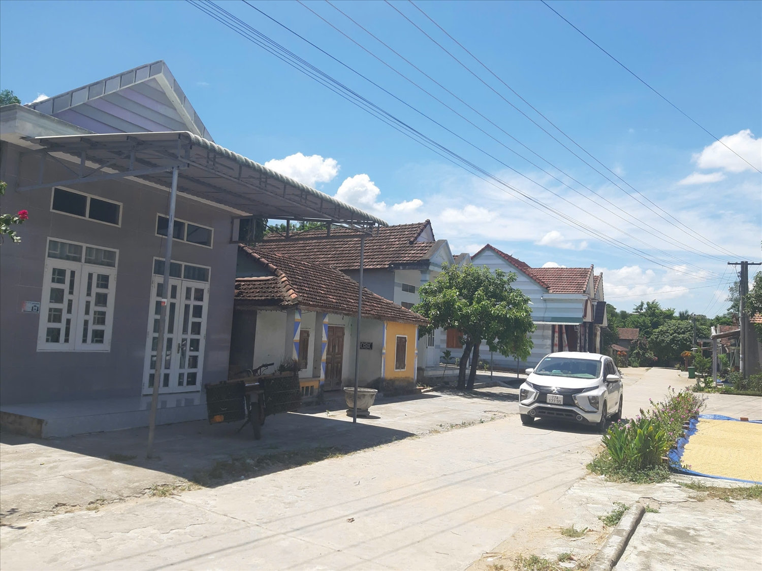 Nhà cửa của đồng bào DTTS Vĩnh Thạnh được xây dựng khang trang