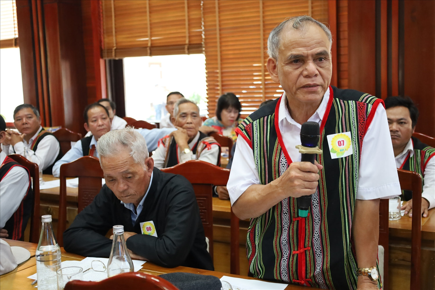 Người có uy tín Huỳnh Tấn Sâm chia sẻ tại Hội nghị.