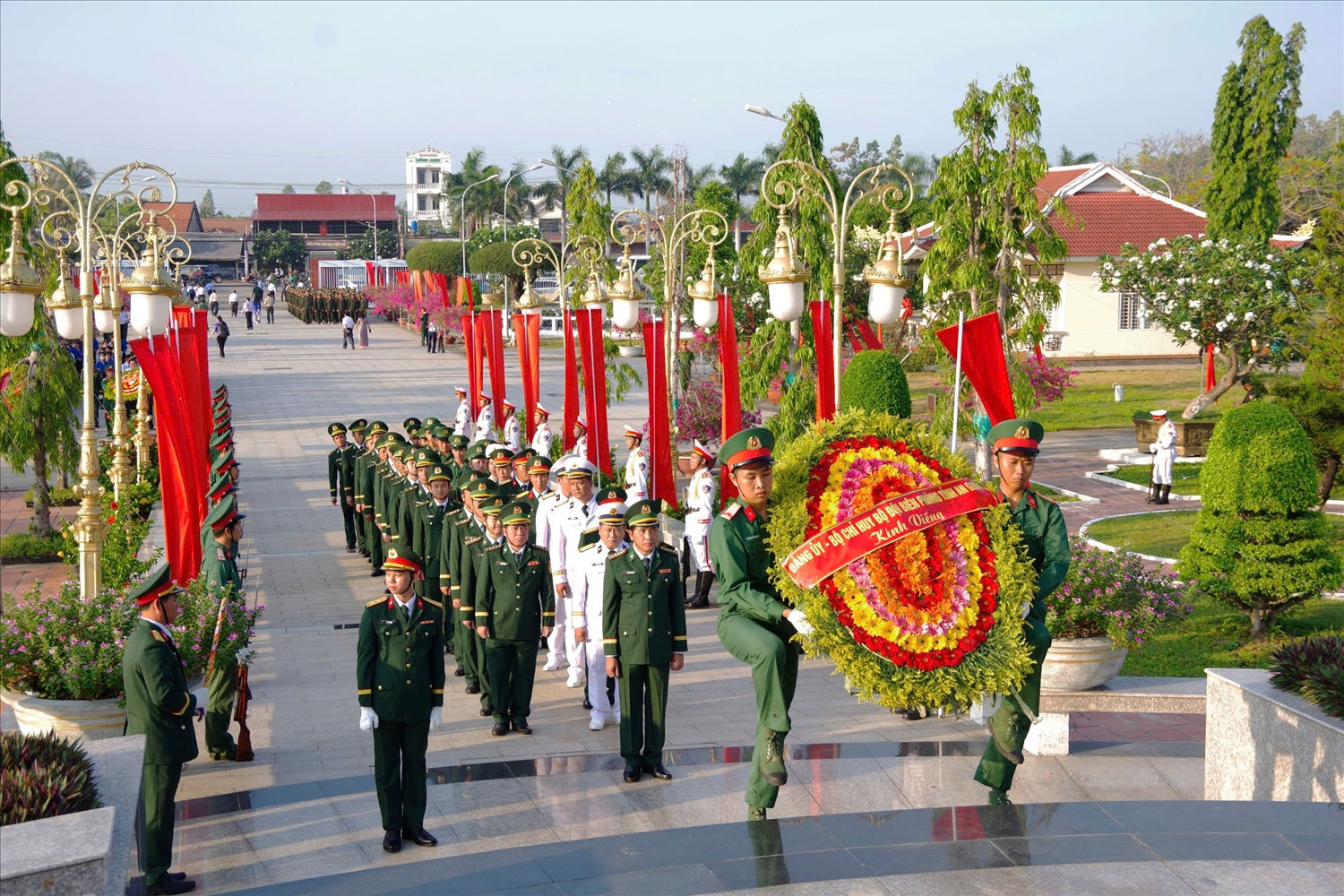 Cán bộ, chiến sĩ BĐBP tỉnh An Giang dâng hoa, dâng hương đài tưởng niệm