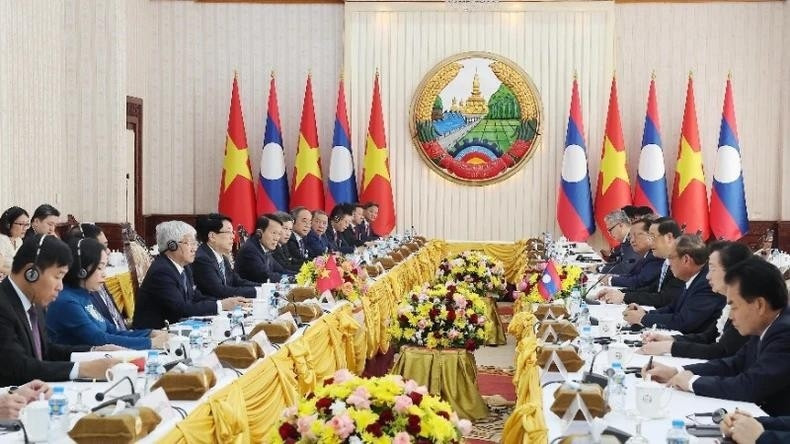 Chủ tịch nước Lương Cường hội kiến Thủ tướng Chính phủ Lào Sonexay Siphandone. (Ảnh: TTXVN)