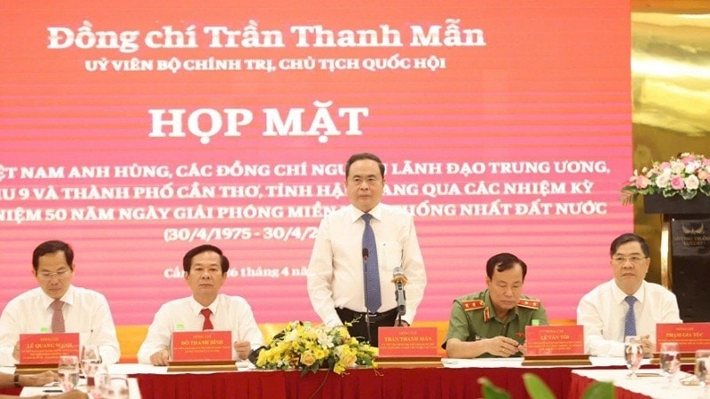 Chủ tịch Quốc hội Trần Thanh Mẫn phát biểu tại buổi họp mặt. Chủ tịch Quốc hội Trần Thanh Mẫn phát biểu tại buổi họp mặt.