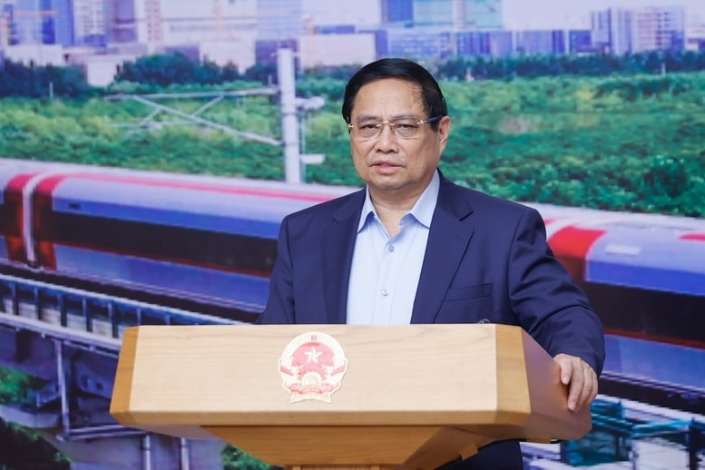 Về vốn, Thủ tướng chỉ đạo huy động đa dạng các nguồn vốn, gồm vốn tự có của Trung ương, địa phương, vốn vay, phát hành trái phiếu của Chính phủ và doanh nghiệp, hợp tác công tư… - Ảnh: VGP/Nhật Bắc