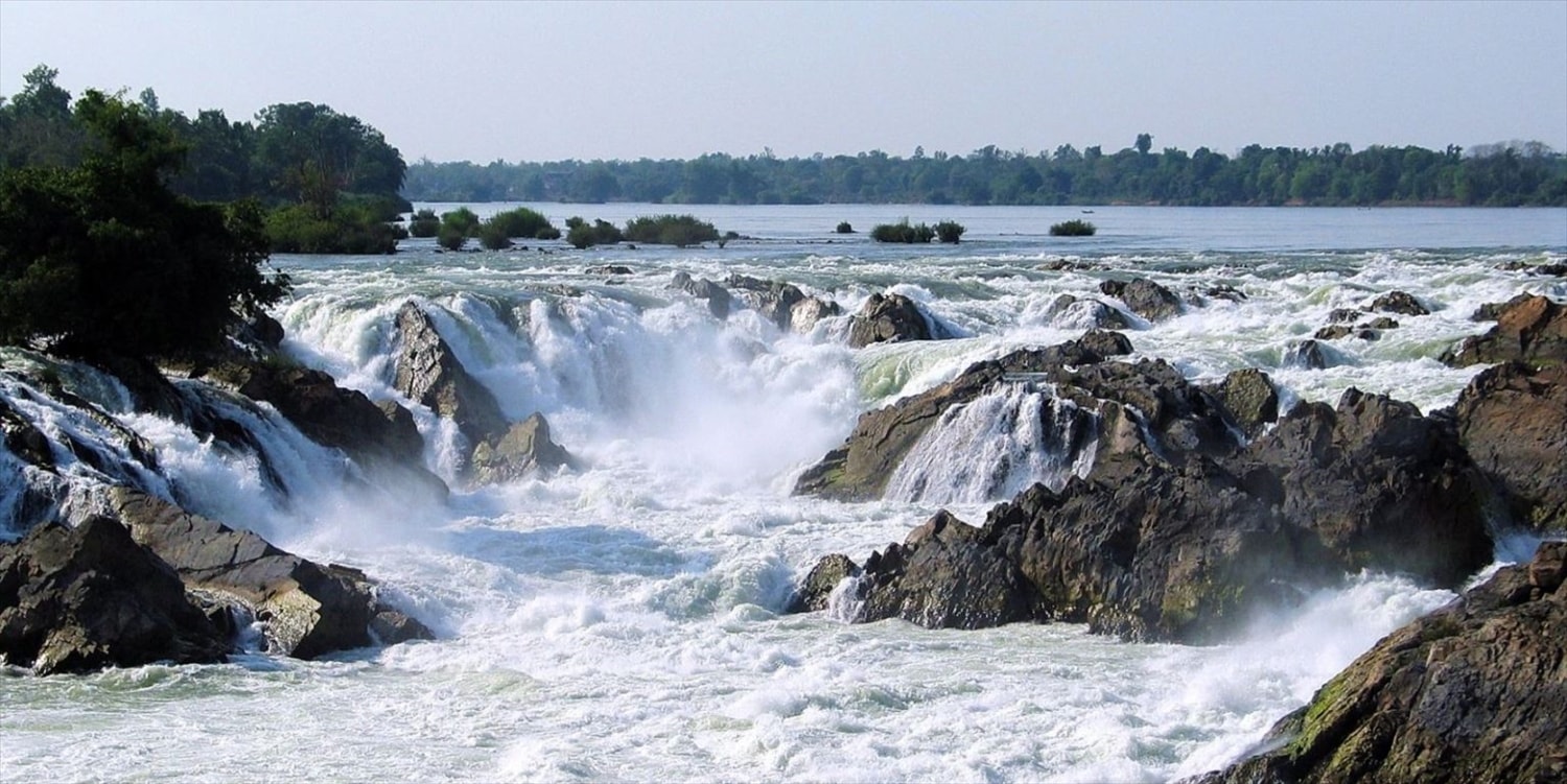 Thác Khone Phapheng, tọa lạc trên dòng sông Mekong ở Lào, là thác nước lớn nhất Đông Nam Á và một trong 10 thác hùng vĩ nhất thế giới. Thác Khone Phapheng, tọa lạc trên dòng sông Mekong ở Lào, là thác nước lớn nhất Đông Nam Á và một trong 10 thác hùng vĩ nhất thế giới.