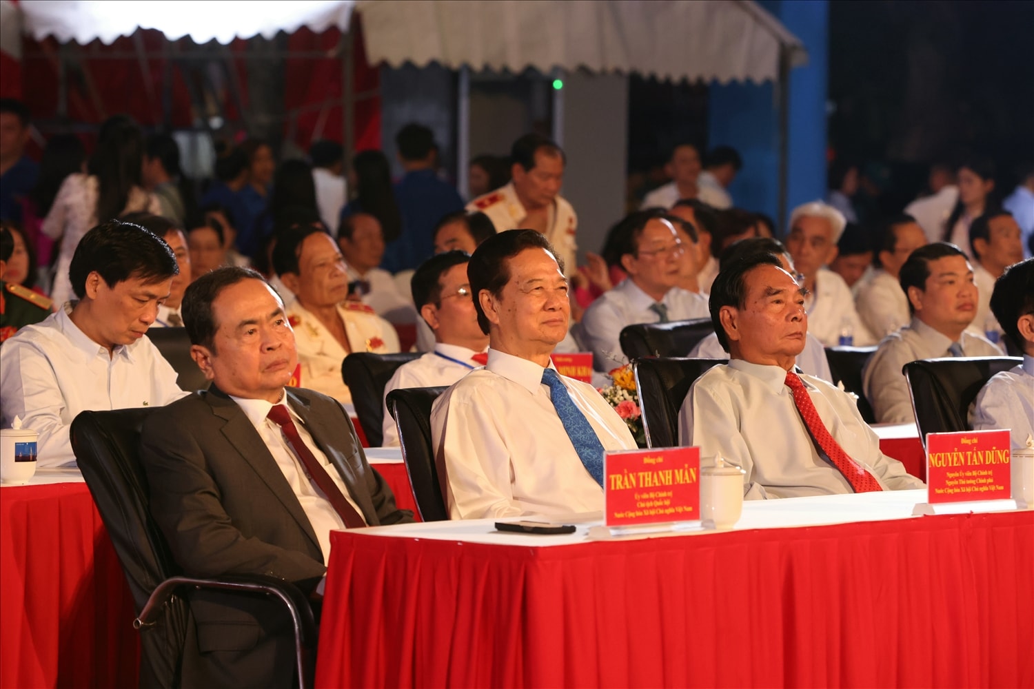Các đại biểu tham dự Lễ kỷ niệm 50 năm Ngày Giải phóng miền Nam, thống nhất đất nước tại TP. Cần Thơ 