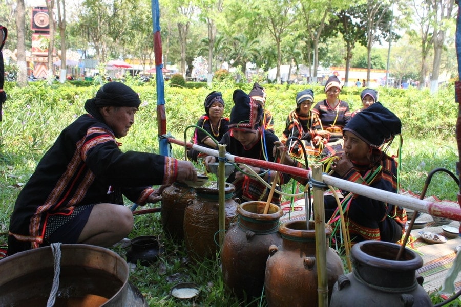 Đoàn nghệ nhân xã Ia Rmok, huyện Krông Pa phục dựng lễ cúng cầu mưa tại Ngày hội Đoàn nghệ nhân xã Ia Rmok, huyện Krông Pa phục dựng lễ cúng cầu mưa tại Ngày hội