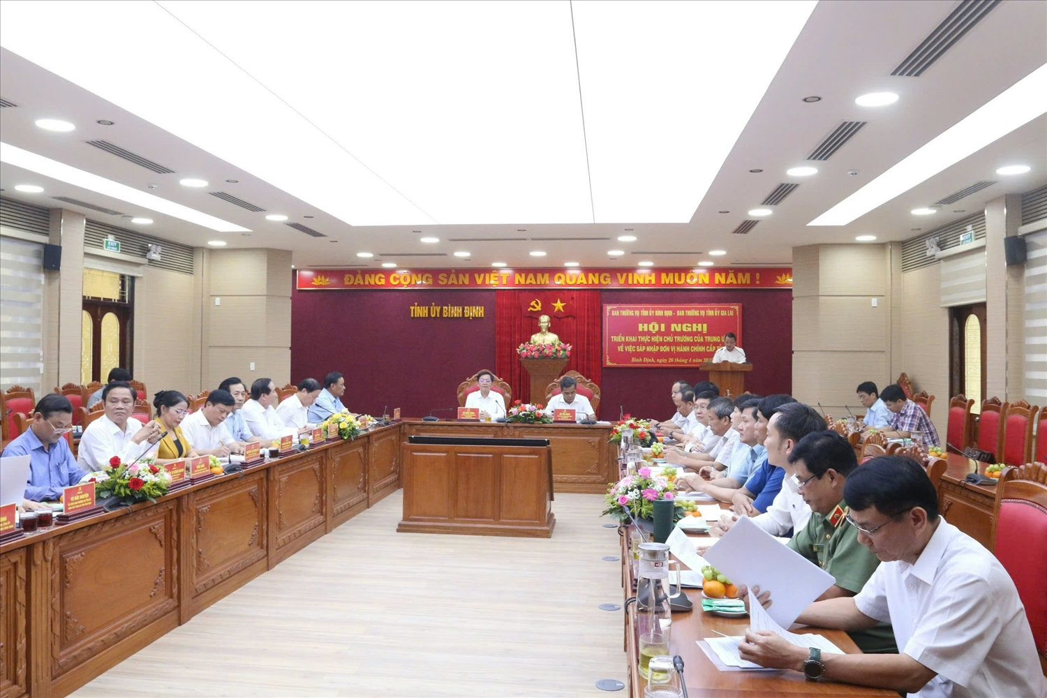 Quang cảnh buổi làm việc
