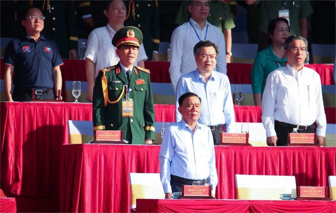 Ông Trần Cẩm Tú, Ủy viên Bộ Chính trị, Thường trực Ban Bí thư, Trưởng Ban Chỉ đạo Trung ương kỷ niệm các ngày lễ lớn và sự kiện lịch sử quan trọng của đất nước trong 3 năm 2023 – 2025, dự tổng duyệt.