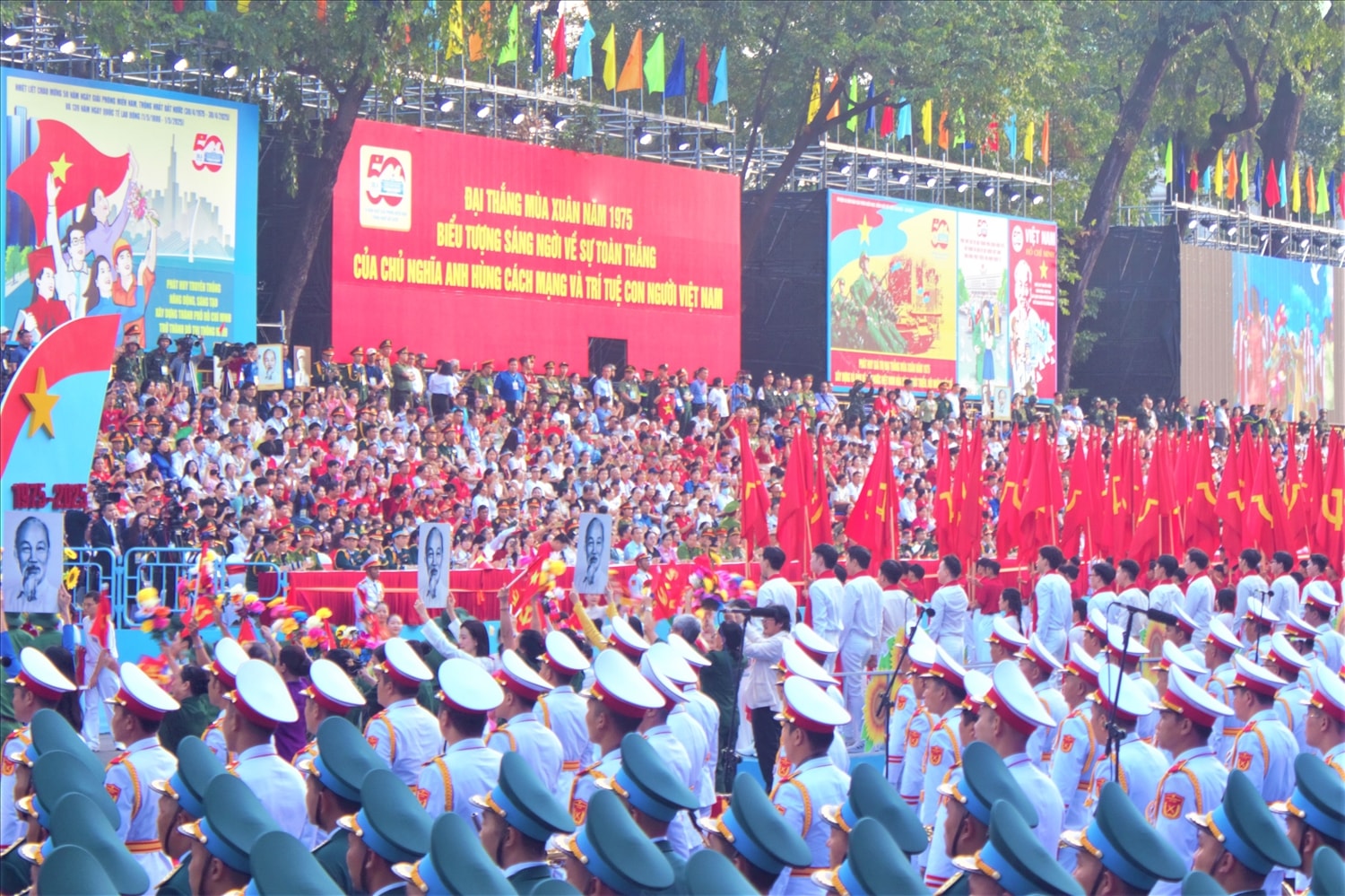 (LOẠT ẢNH THỜI SỰ) Tổng duyệt diễu binh, diễu hành kỷ niệm 50 năm thống nhất đất nước: Khẳng định giá trị lịch sử 2