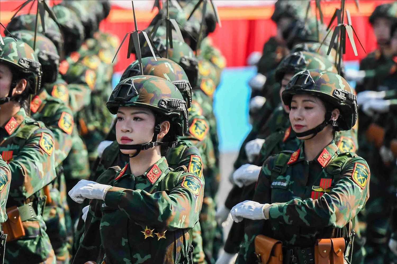 Khối nữ sĩ quan Thông tin.