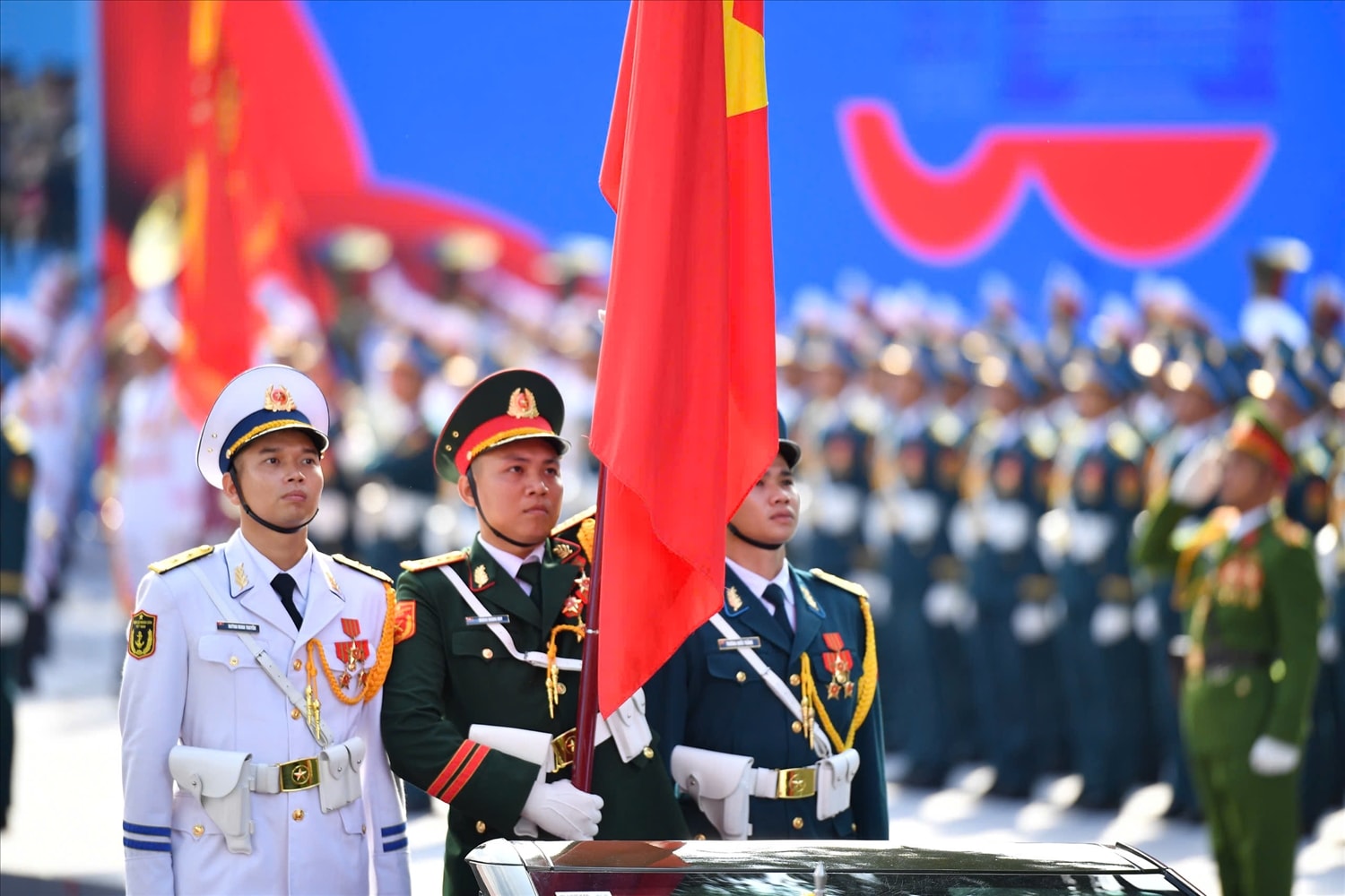 Xe chỉ huy, tổ Quân kỳ toàn quân 