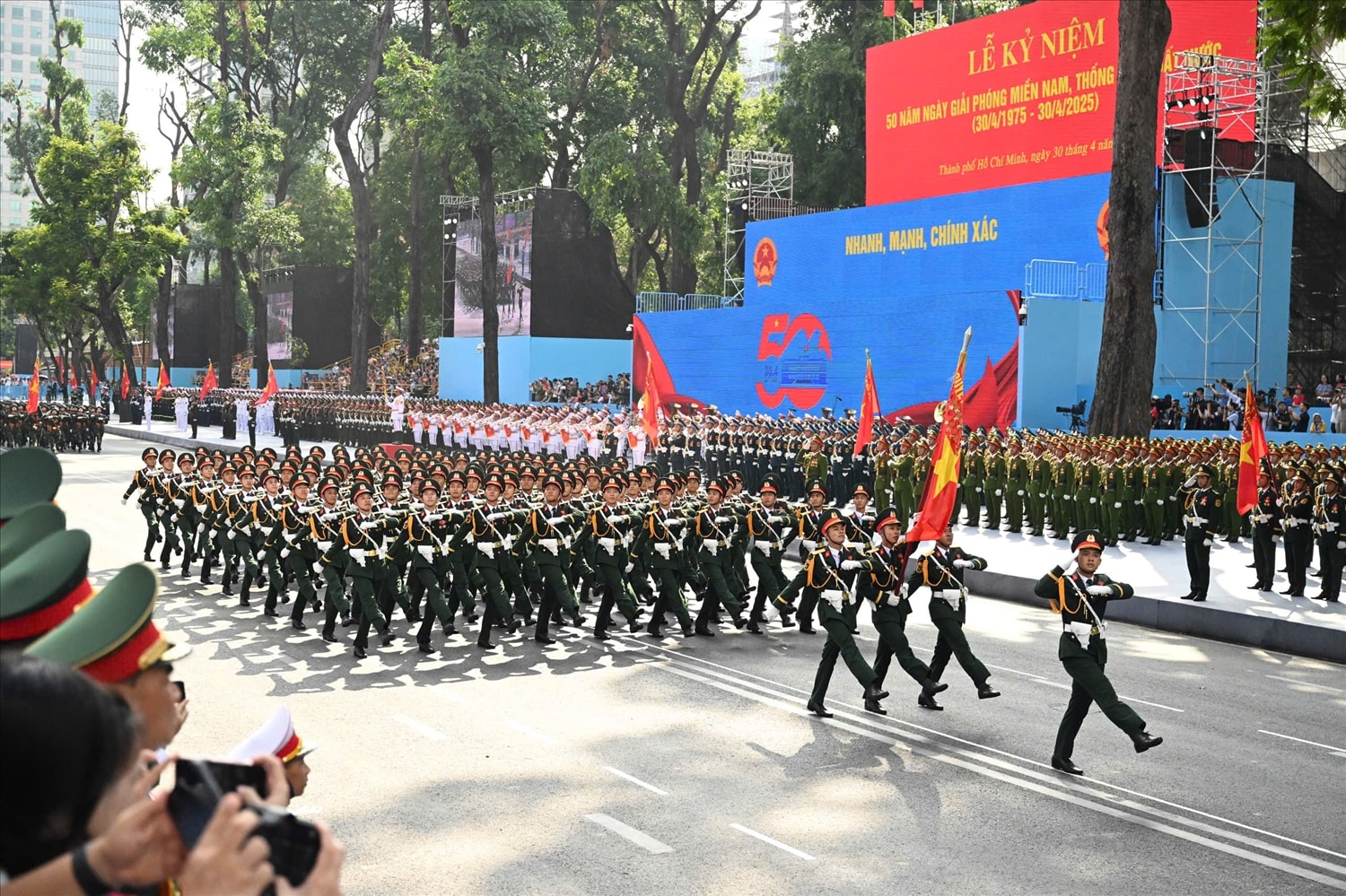 (TIN ẢNH) Tổng duyệt diễu binh, diễu hành kỷ niệm 50 năm thống nhất đất nước: Khẳng định giá trị lịch sử 13