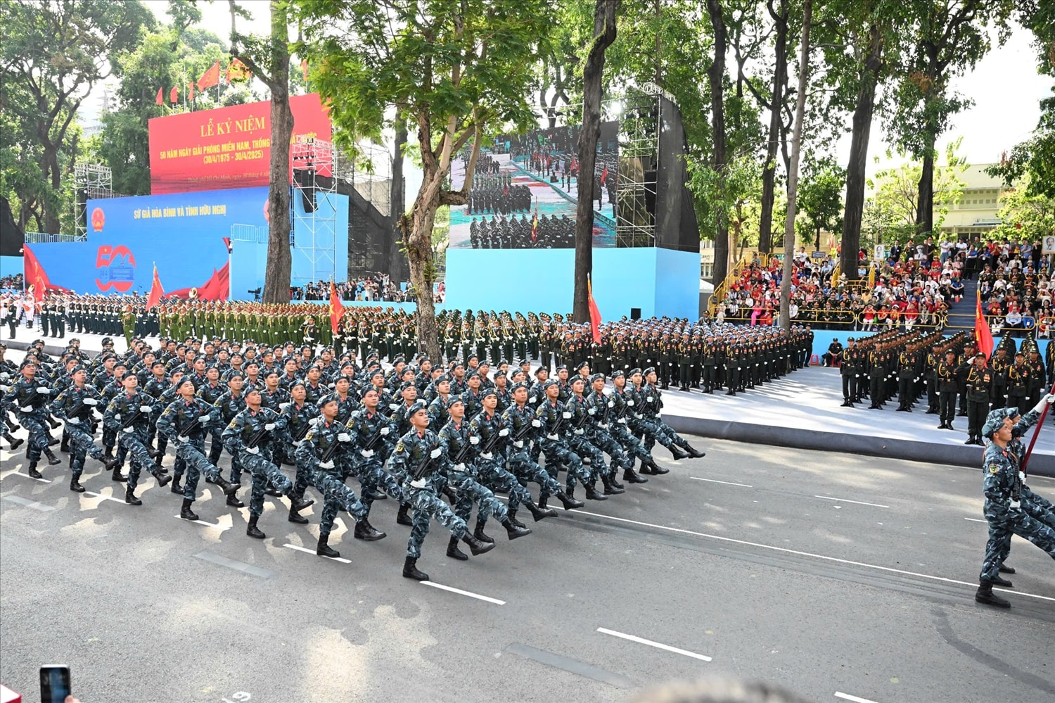 (TIN ẢNH) Tổng duyệt diễu binh, diễu hành kỷ niệm 50 năm thống nhất đất nước: Khẳng định giá trị lịch sử 11
