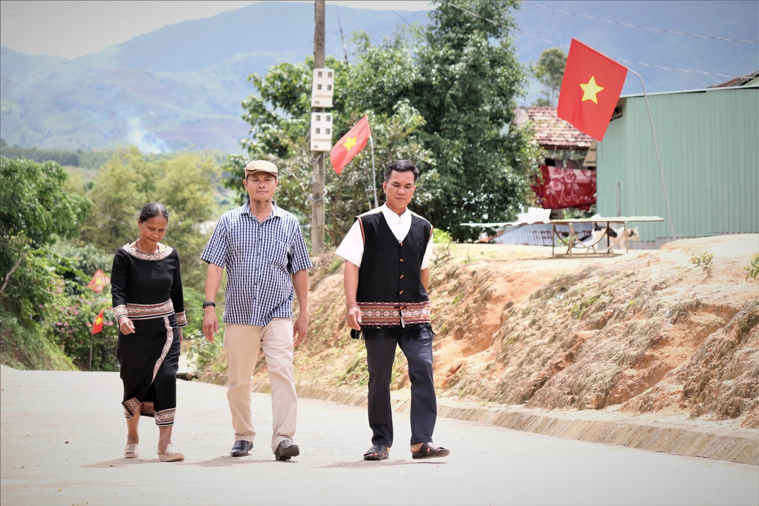 Diện mạo các thôn, làng vùng đồng bào DTTS đang từng ngày đổi thay Diện mạo các thôn, làng vùng đồng bào DTTS đang từng ngày đổi thay