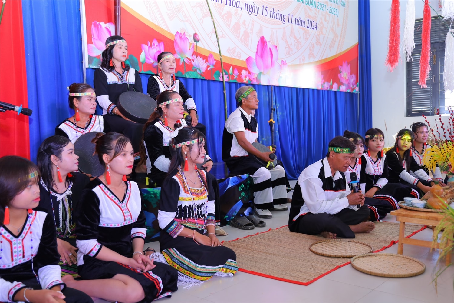 Dù cuộc sống còn nhiều khó khăn nhưng người Raglai ở thôn Sông Búng vẫn quyết tâm giữ gìn nét đẹp sinh hoạt văn hoá truyền thống trong đời sống hiện đại