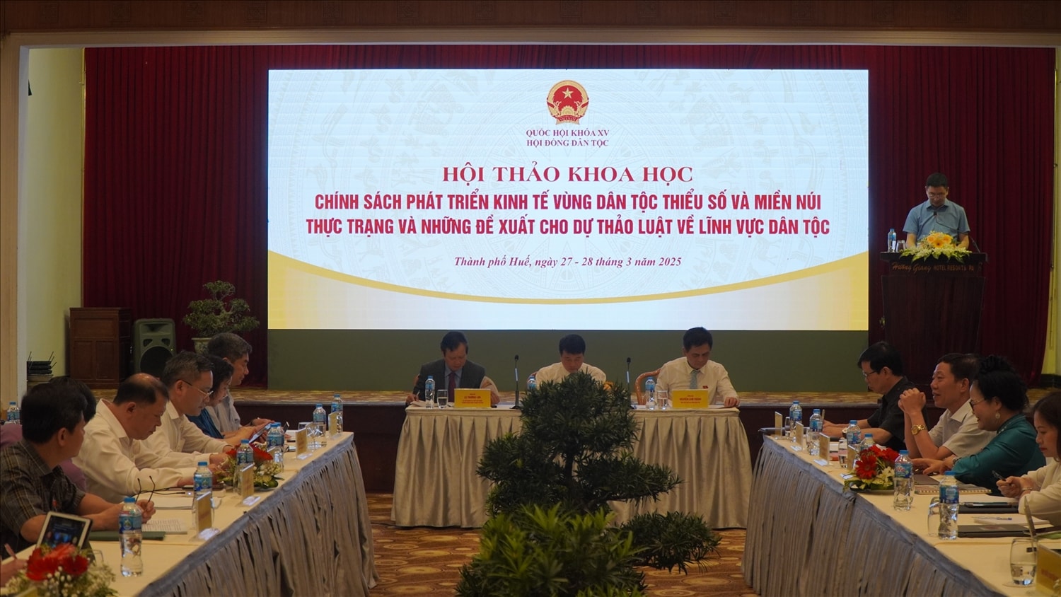 Trong khuôn khổ Hội thảo, chính sách đất đai vùng DTTS được các đại biểu, chuyên gia và diễn giả quan tâm đặc biệt